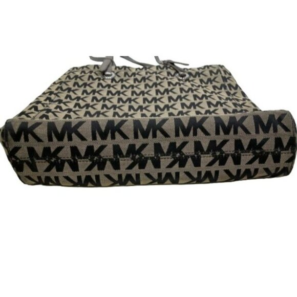 Michael Kors Signature MK Canvas Tote Bag With Silver Charm Accent - Picture 4 of 6